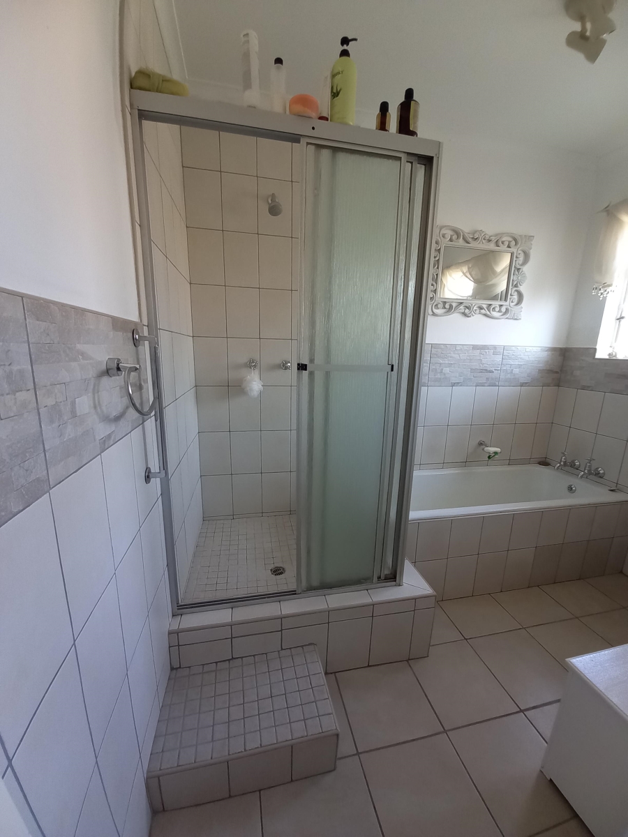 To Let 2 Bedroom Property for Rent in Waverley Gauteng