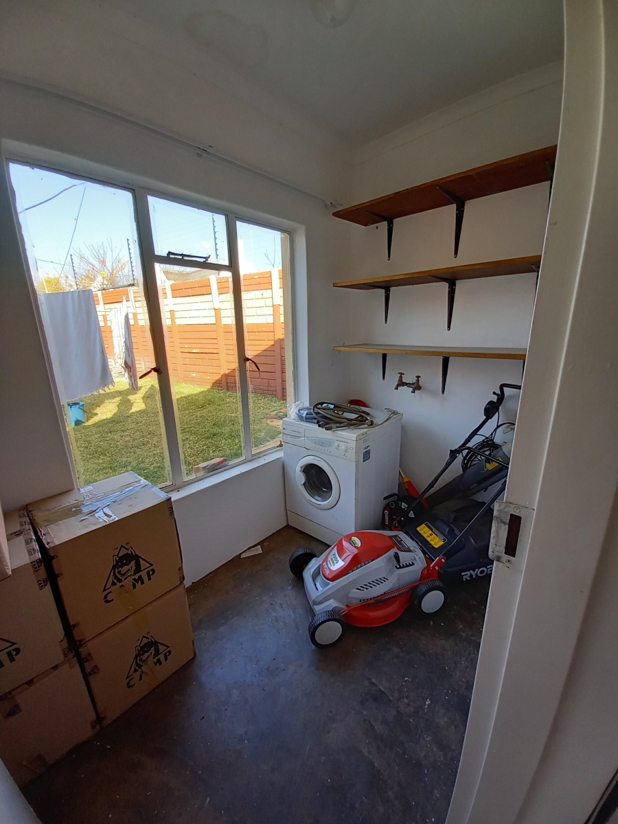 To Let 1 Bedroom Property for Rent in Waverley Gauteng