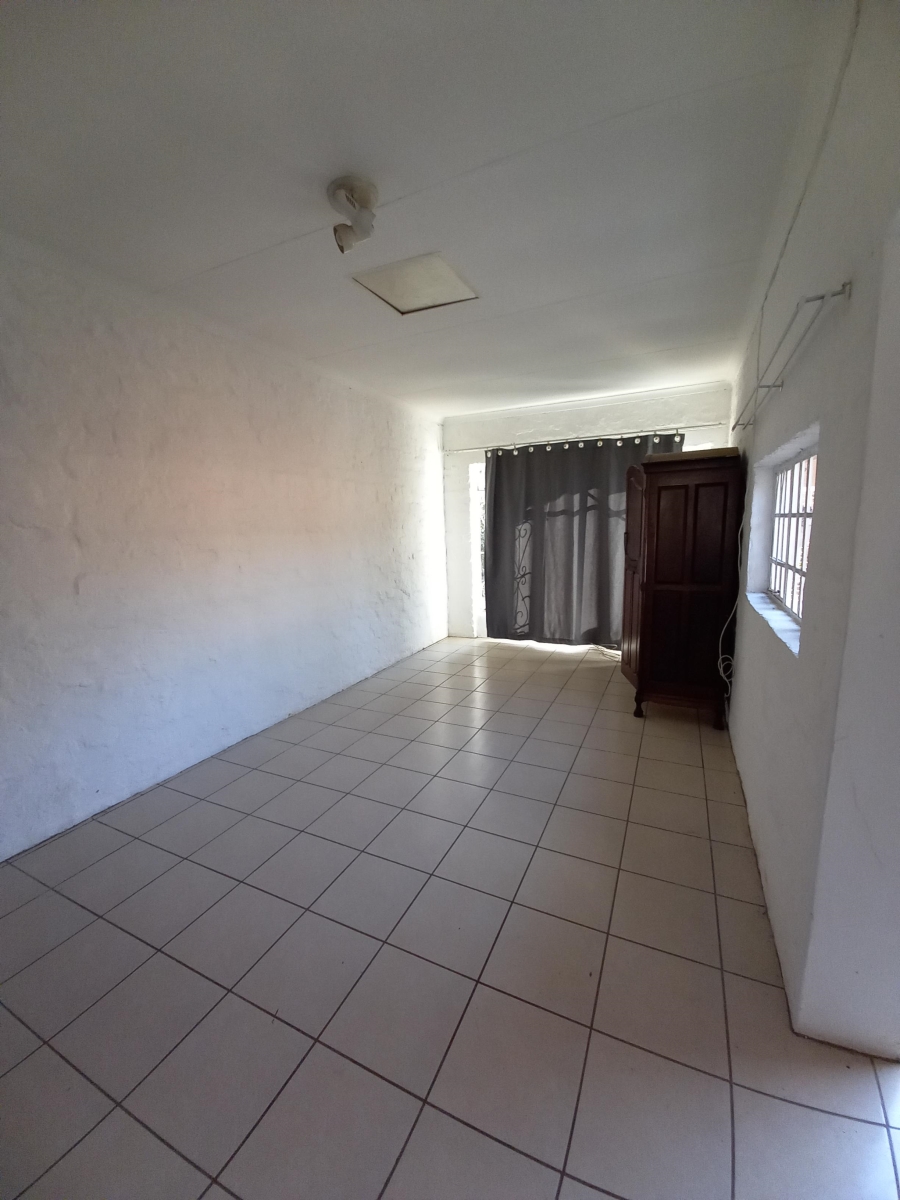 To Let 1 Bedroom Property for Rent in Waverley Gauteng