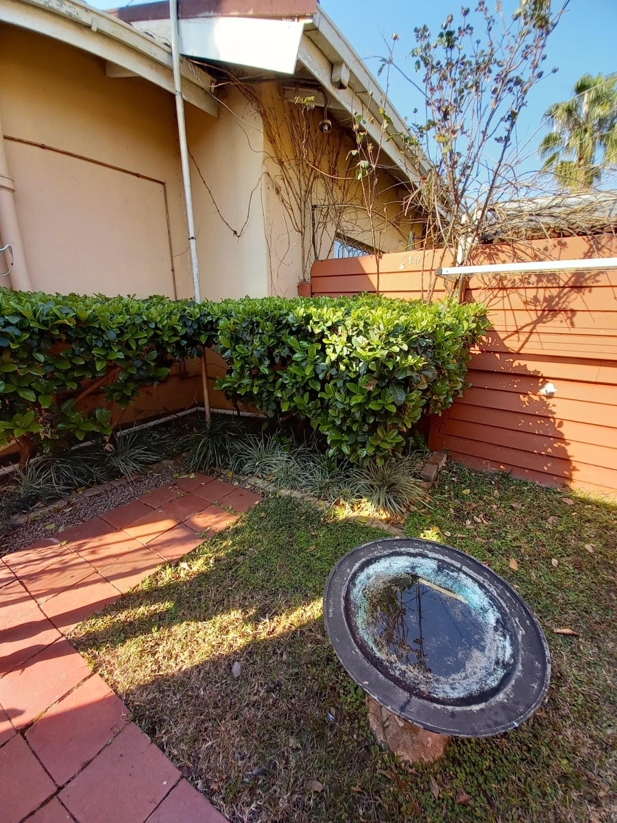 To Let 1 Bedroom Property for Rent in Waverley Gauteng