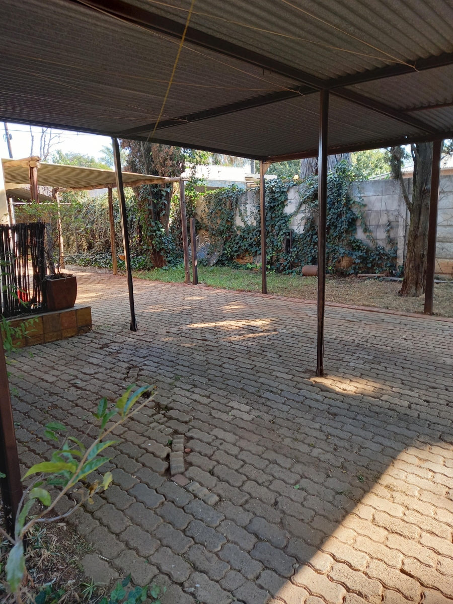 To Let 1 Bedroom Property for Rent in Waverley Gauteng