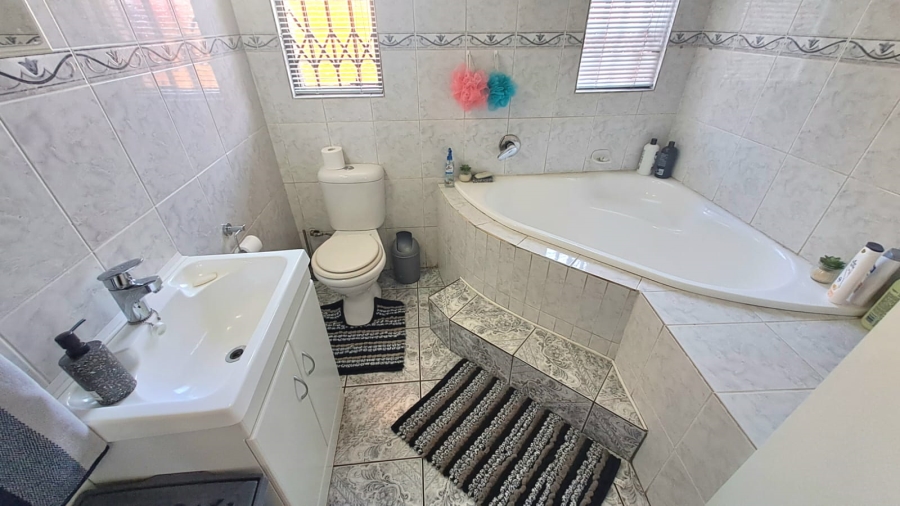 3 Bedroom Property for Sale in Three Rivers Gauteng