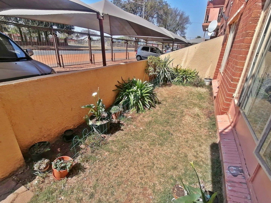 2 Bedroom Property for Sale in Witpoortjie Gauteng
