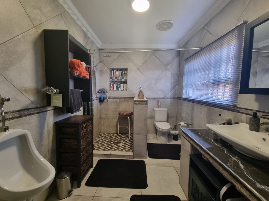 5 Bedroom Property for Sale in Vanderbijlpark SW 5 Gauteng