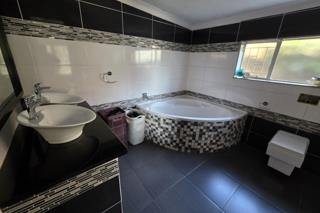 4 Bedroom Property for Sale in Magalieskruin Gauteng