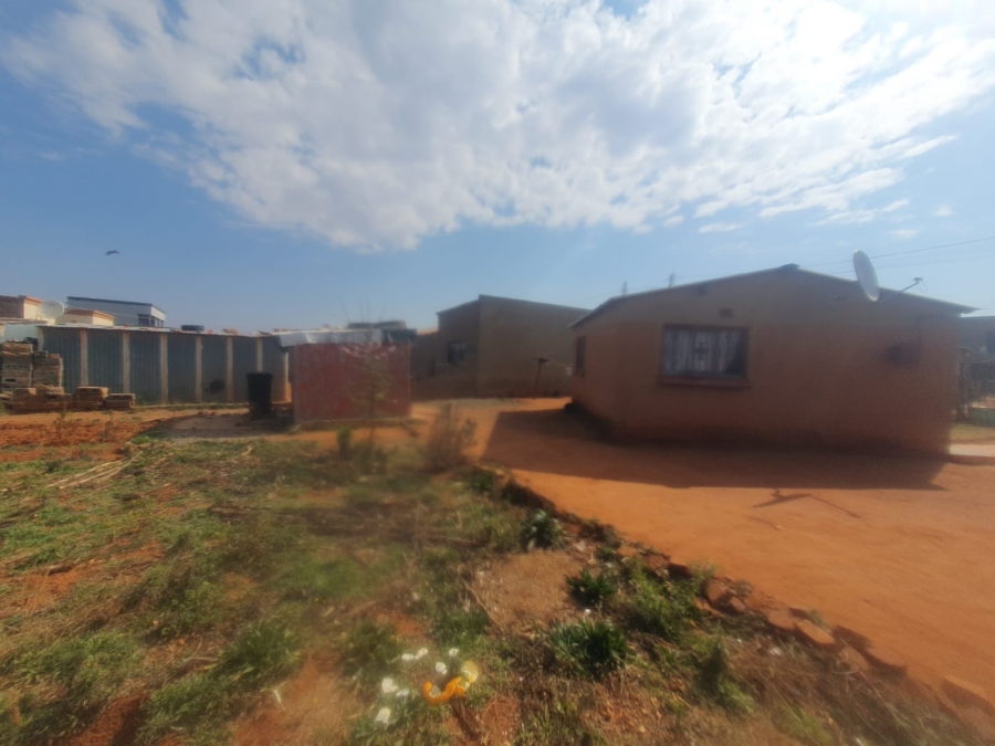 1 Bedroom Property for Sale in Bram Fischerville Gauteng