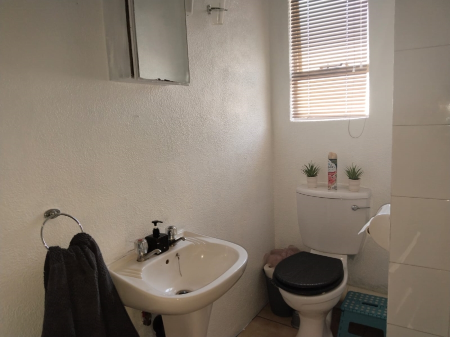 2 Bedroom Property for Sale in Peacehaven Gauteng