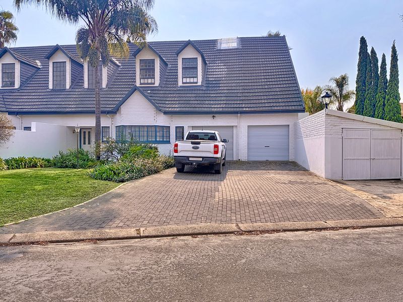 5 Bedroom Property for Sale in Silver Lakes Golf Estate Gauteng