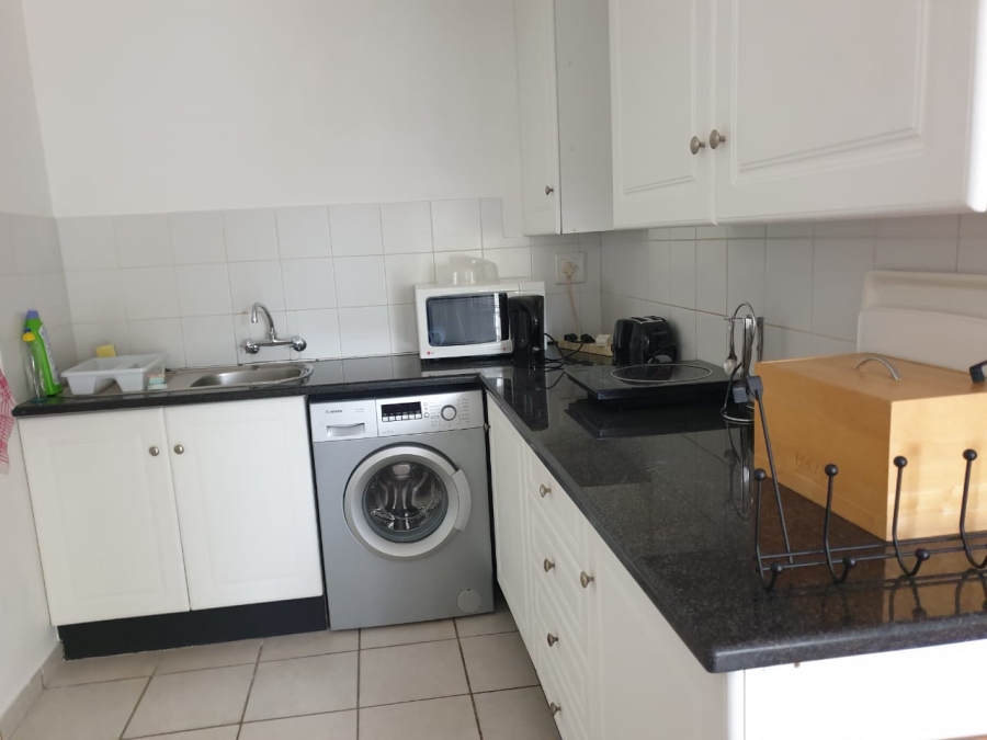 5 Bedroom Property for Sale in Silver Lakes Golf Estate Gauteng