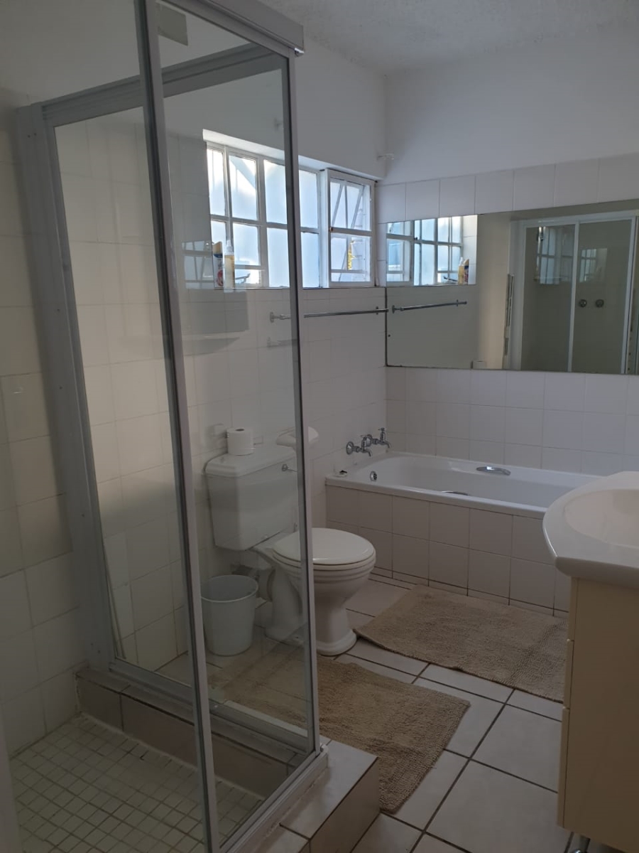 5 Bedroom Property for Sale in Silver Lakes Golf Estate Gauteng