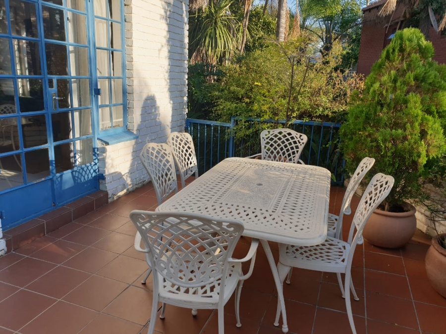 5 Bedroom Property for Sale in Silver Lakes Golf Estate Gauteng