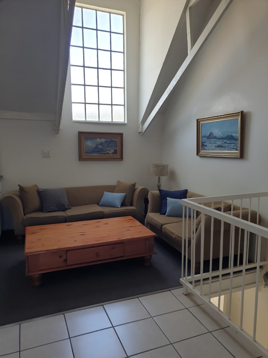 5 Bedroom Property for Sale in Silver Lakes Golf Estate Gauteng