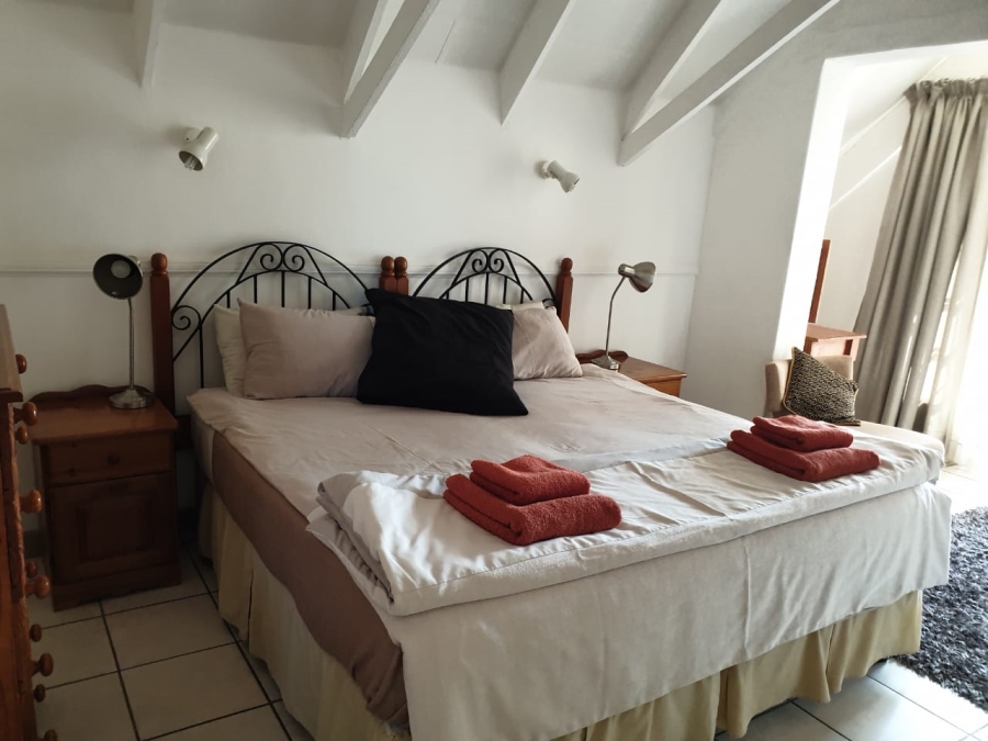 5 Bedroom Property for Sale in Silver Lakes Golf Estate Gauteng