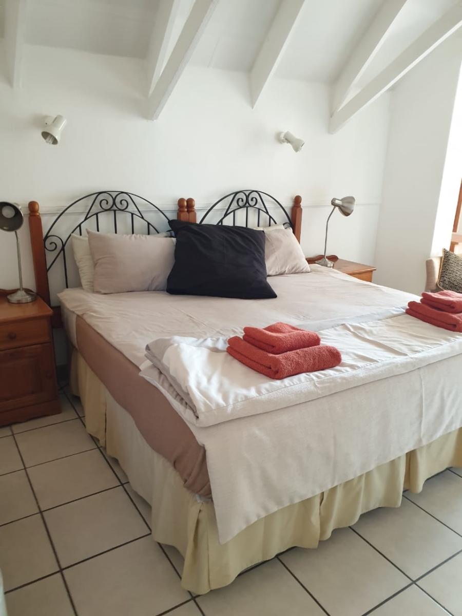 5 Bedroom Property for Sale in Silver Lakes Golf Estate Gauteng
