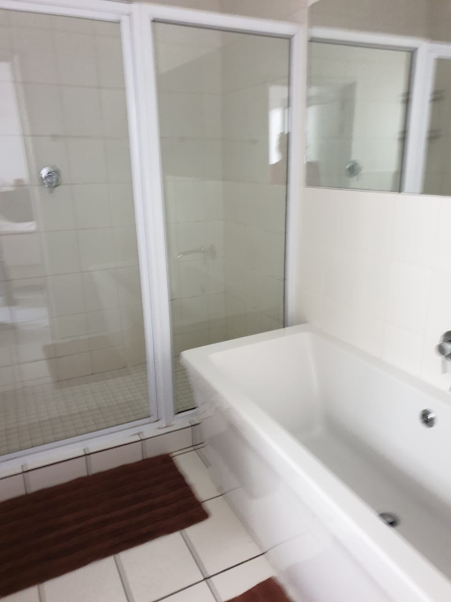 5 Bedroom Property for Sale in Silver Lakes Golf Estate Gauteng