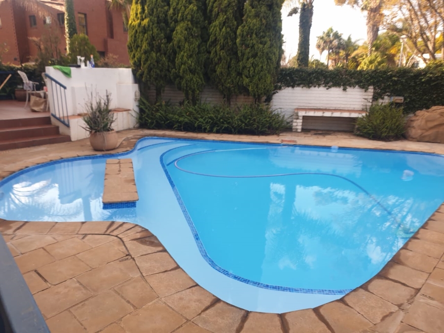 5 Bedroom Property for Sale in Silver Lakes Golf Estate Gauteng