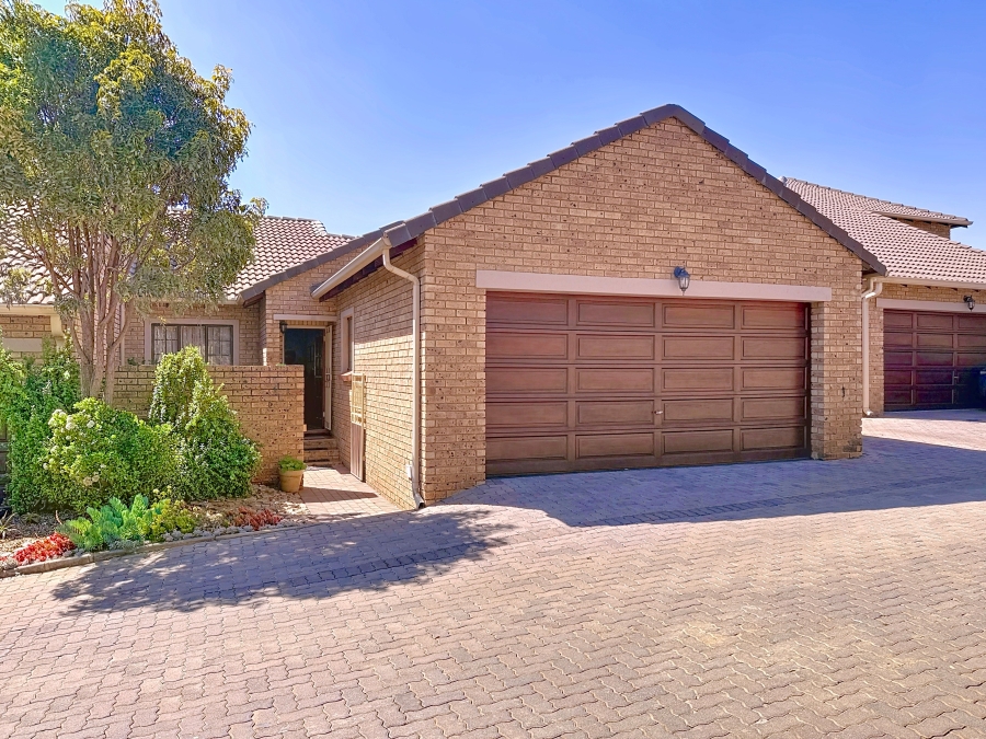 To Let 3 Bedroom Property for Rent in Equestria Gauteng