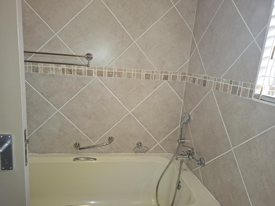 2 Bedroom Property for Sale in Montana Tuine Gauteng