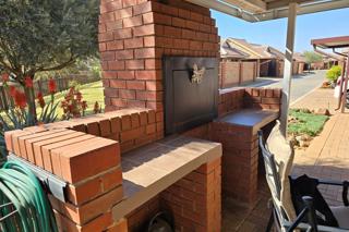 2 Bedroom Property for Sale in Montana Tuine Gauteng