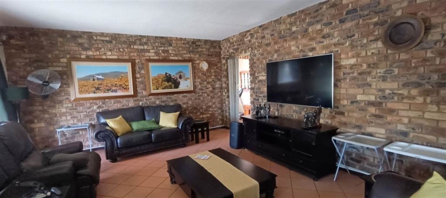 5 Bedroom Property for Sale in Theresa Park Gauteng