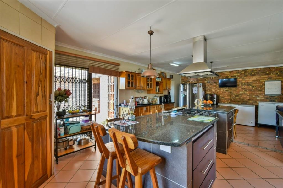 5 Bedroom Property for Sale in Theresa Park Gauteng