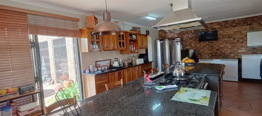 5 Bedroom Property for Sale in Theresa Park Gauteng