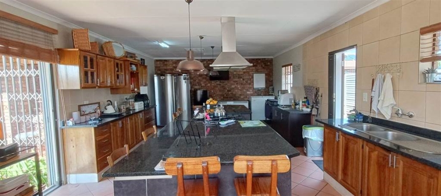5 Bedroom Property for Sale in Theresa Park Gauteng