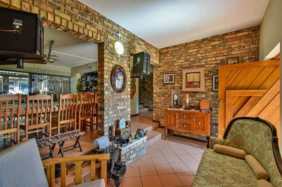 5 Bedroom Property for Sale in Theresa Park Gauteng