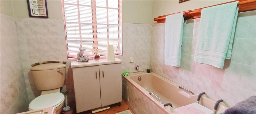 5 Bedroom Property for Sale in Theresa Park Gauteng