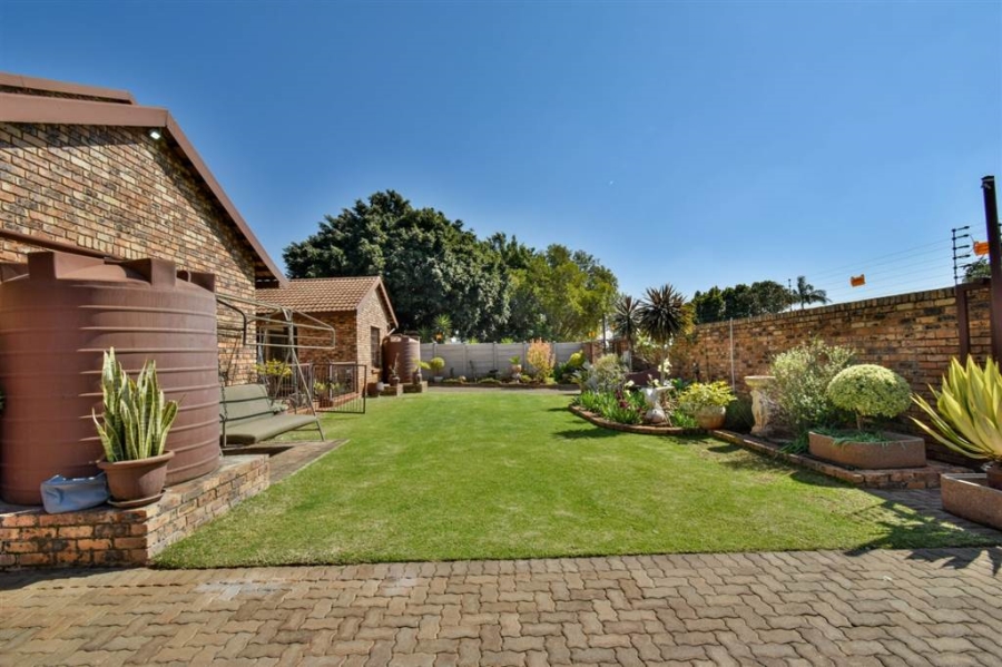 5 Bedroom Property for Sale in Theresa Park Gauteng