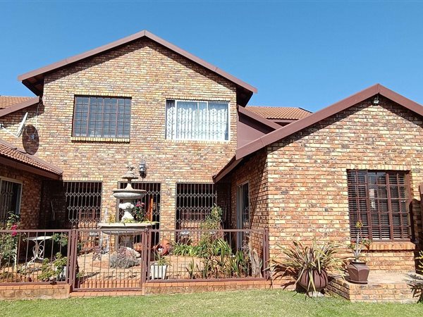 5 Bedroom Property for Sale in Theresa Park Gauteng