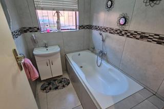 4 Bedroom Property for Sale in Florauna Gauteng