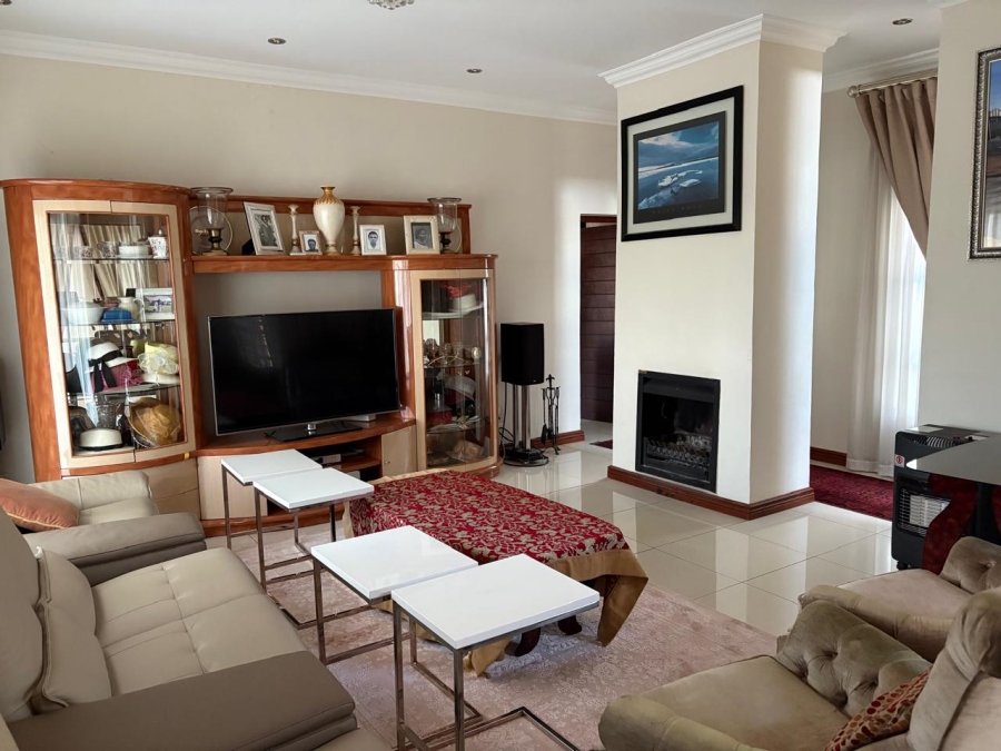 To Let 5 Bedroom Property for Rent in Verresig Country Estate Gauteng