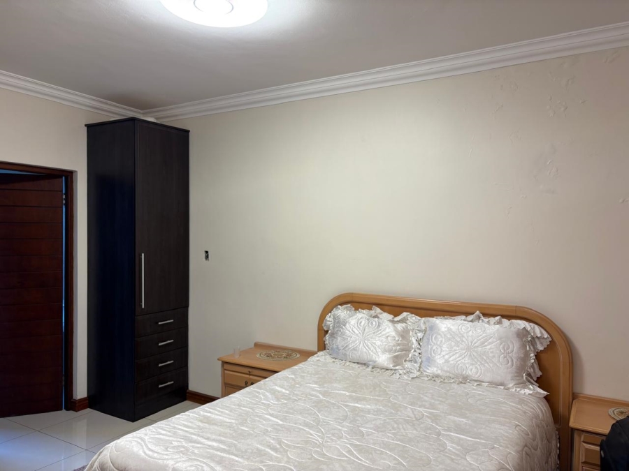 To Let 5 Bedroom Property for Rent in Verresig Country Estate Gauteng