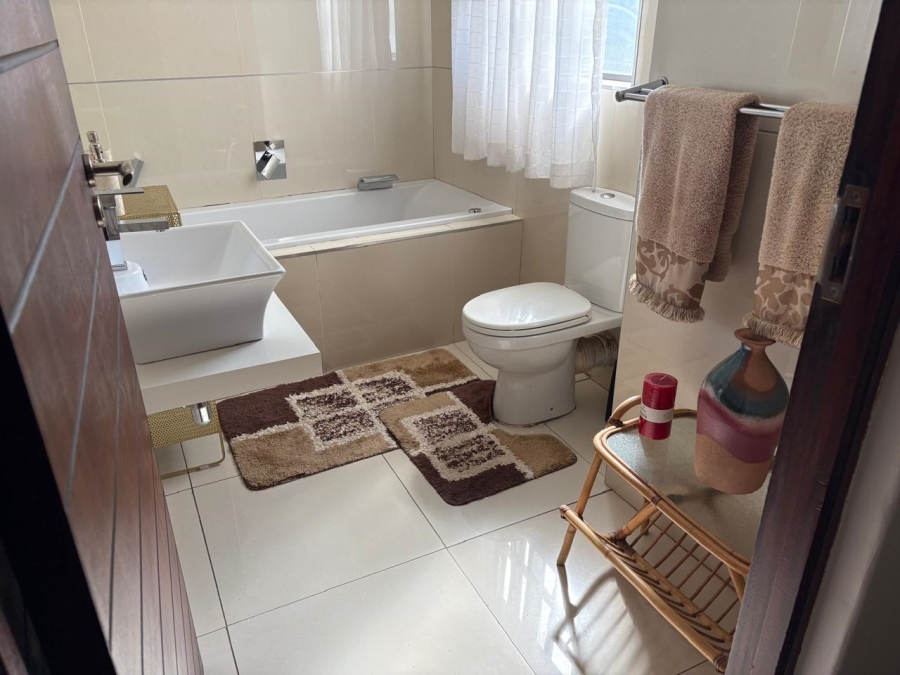 To Let 5 Bedroom Property for Rent in Verresig Country Estate Gauteng