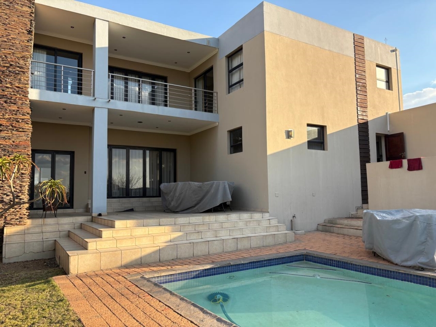 To Let 5 Bedroom Property for Rent in Verresig Country Estate Gauteng