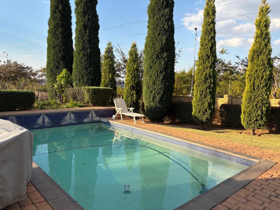 To Let 5 Bedroom Property for Rent in Verresig Country Estate Gauteng