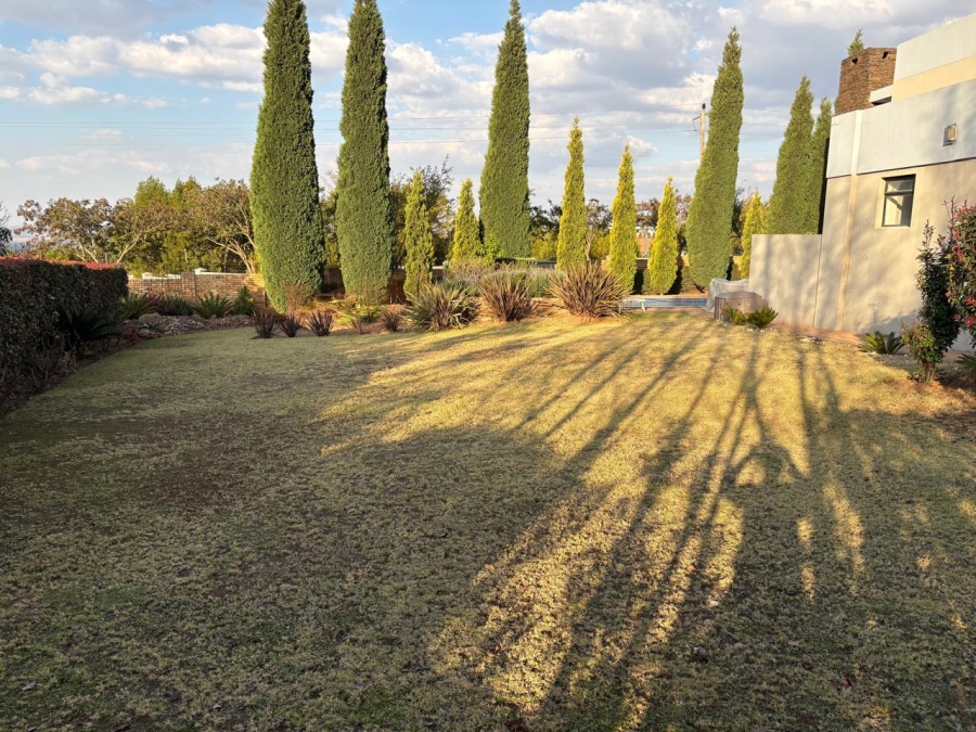 To Let 5 Bedroom Property for Rent in Verresig Country Estate Gauteng