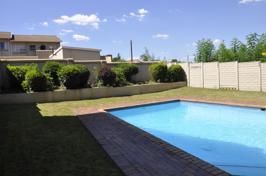 2 Bedroom Property for Sale in Buccleuch Gauteng