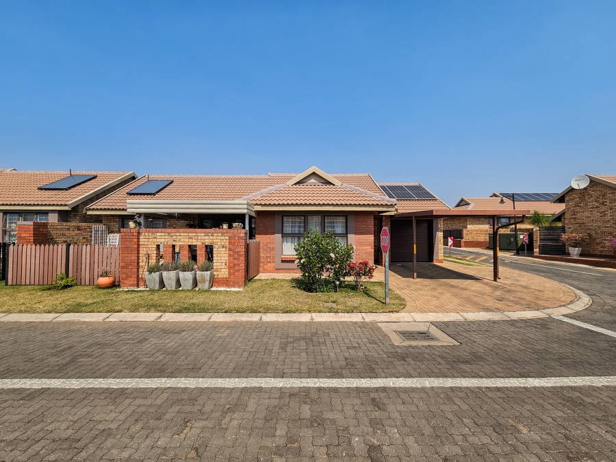 2 Bedroom Property for Sale in Montana Tuine Gauteng