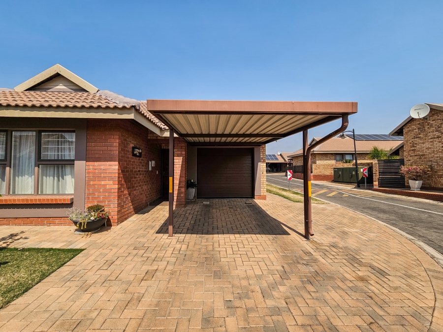 2 Bedroom Property for Sale in Montana Tuine Gauteng