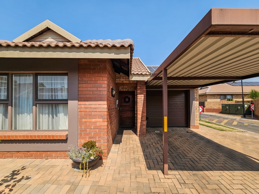 2 Bedroom Property for Sale in Montana Tuine Gauteng