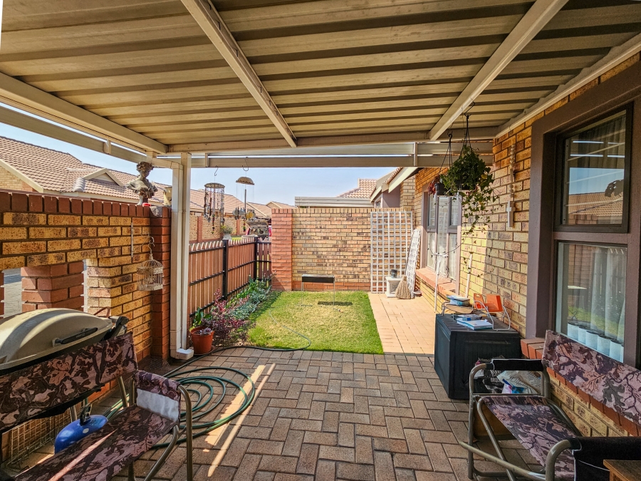 2 Bedroom Property for Sale in Montana Tuine Gauteng