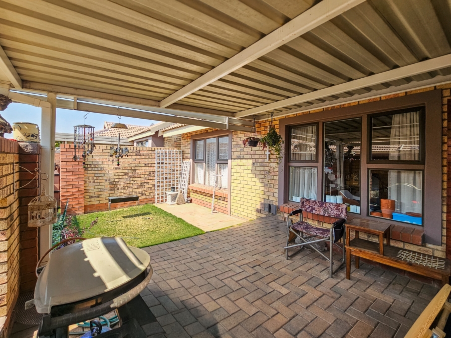 2 Bedroom Property for Sale in Montana Tuine Gauteng