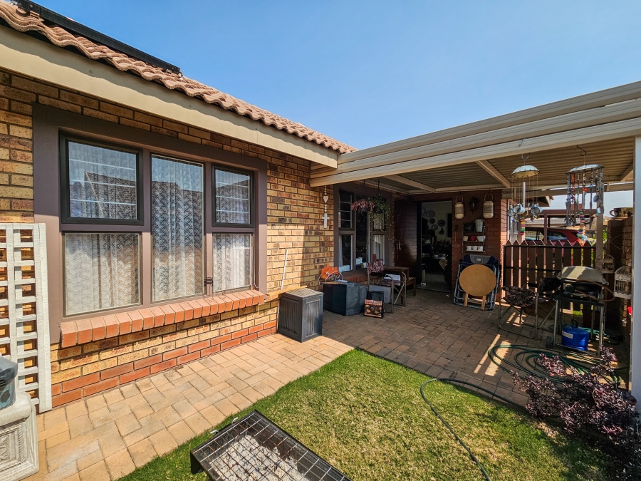 2 Bedroom Property for Sale in Montana Tuine Gauteng