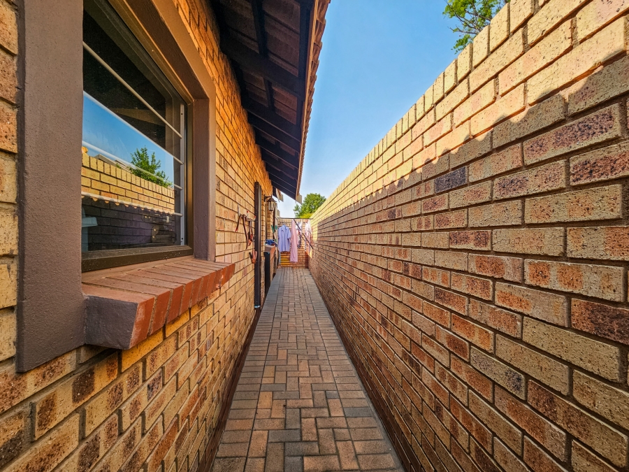 2 Bedroom Property for Sale in Montana Tuine Gauteng