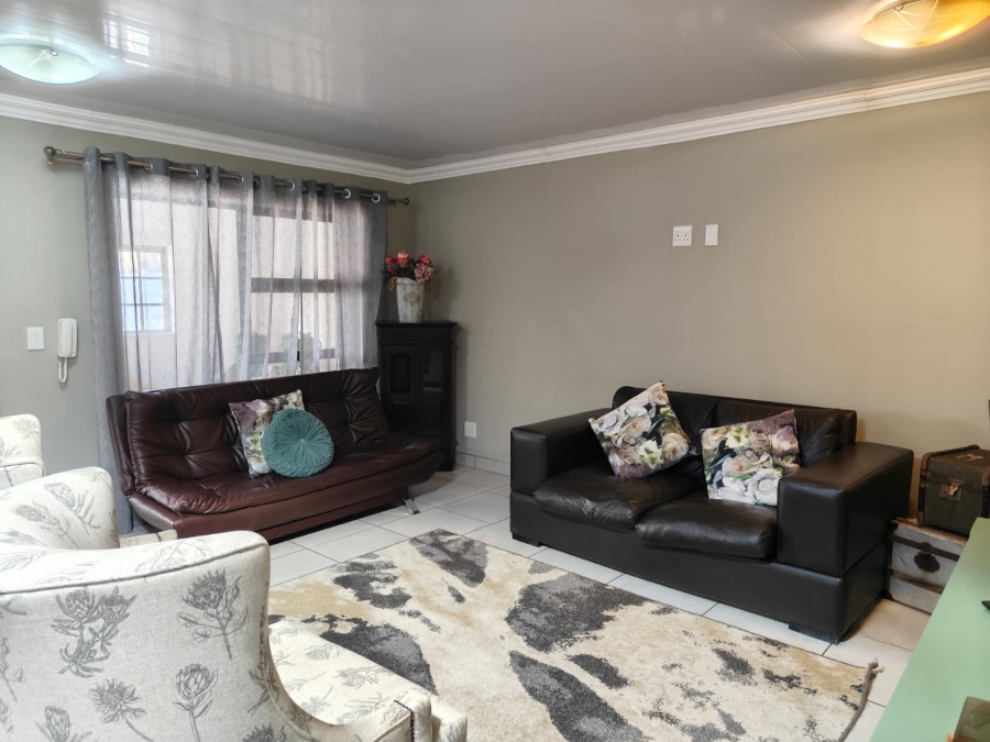 3 Bedroom Property for Sale in Three Rivers Proper Gauteng