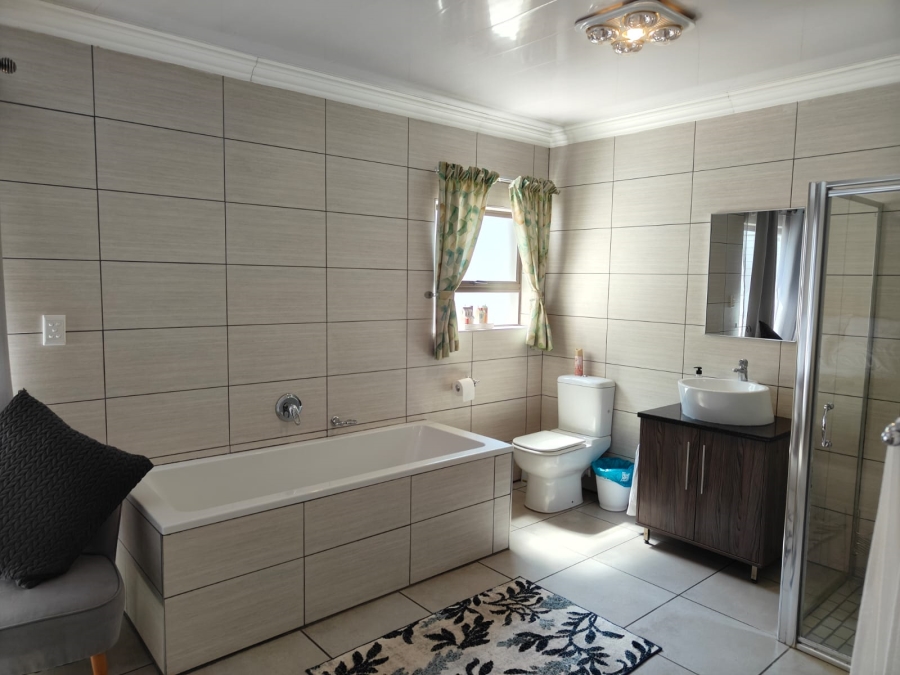 3 Bedroom Property for Sale in Three Rivers Proper Gauteng