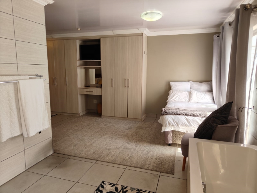 3 Bedroom Property for Sale in Three Rivers Proper Gauteng
