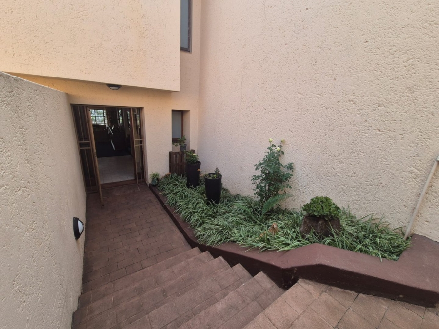 3 Bedroom Property for Sale in Wilro Park Gauteng